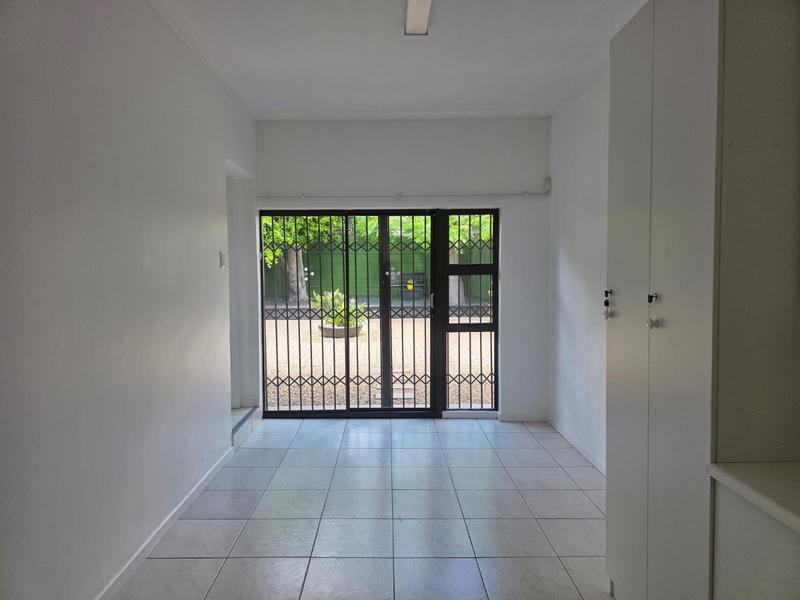 To Let 7 Bedroom Property for Rent in Bonnie Brae Western Cape
